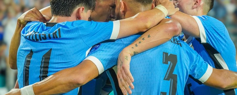 FB_INT_Uruguay_jubel_team_teaser_t3.jpg